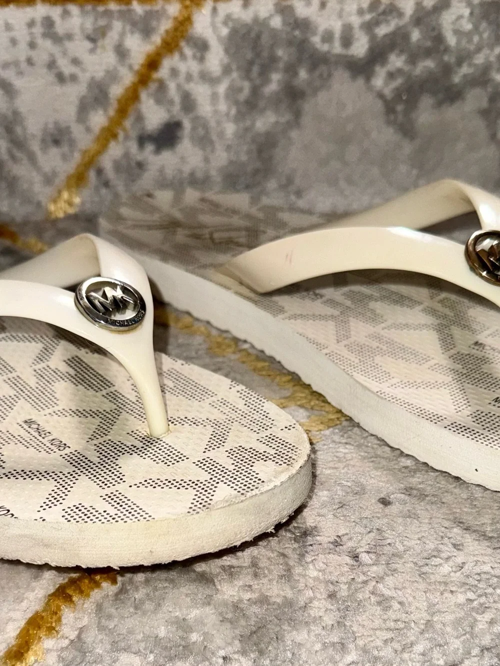 Michael Kors Cream Logo-Accent Flip Flops
